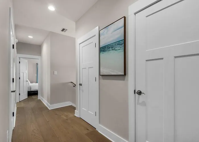 Spacious 14-guest House Pool Pickleball