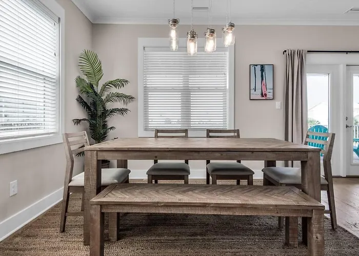 Spacious 14-guest House Pool Pickleball Apartment