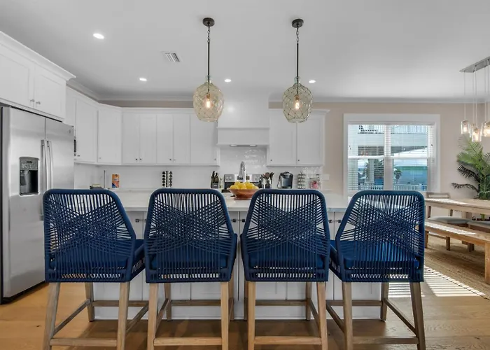 Spacious 14-guest House Pool Pickleball Apartment *