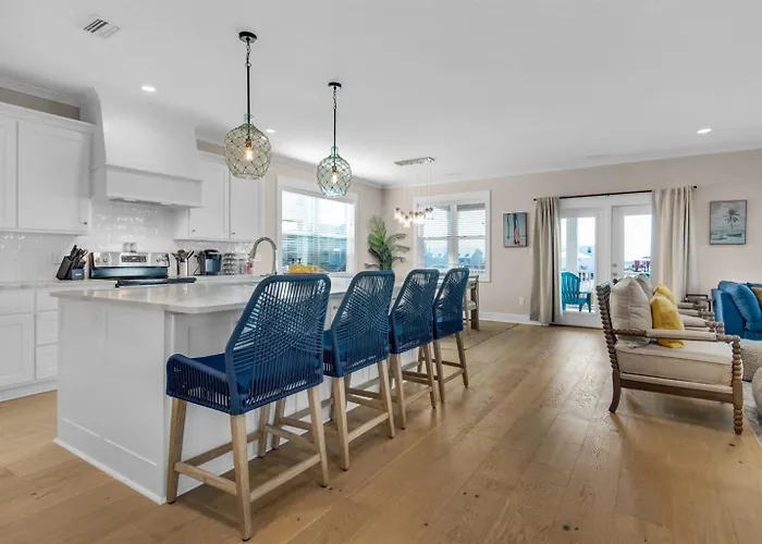 Spacious 14-guest House Pool Pickleball Apartment *