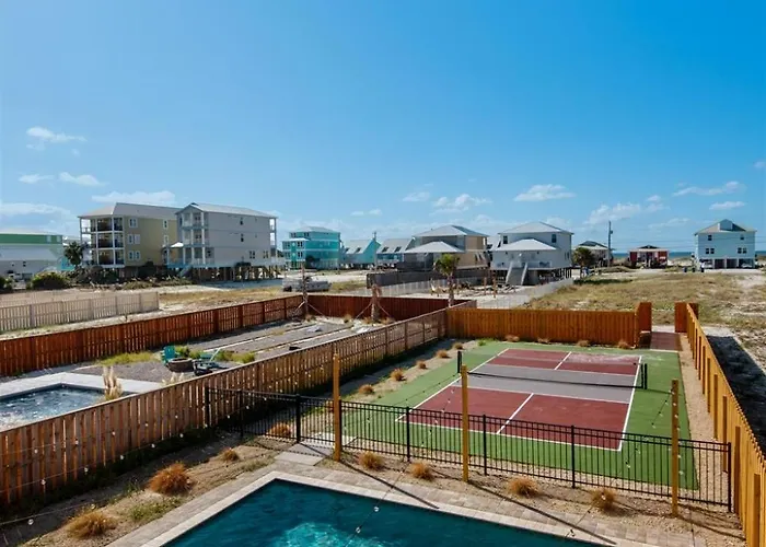 Spacious 14-guest House Pool Pickleball Apartment