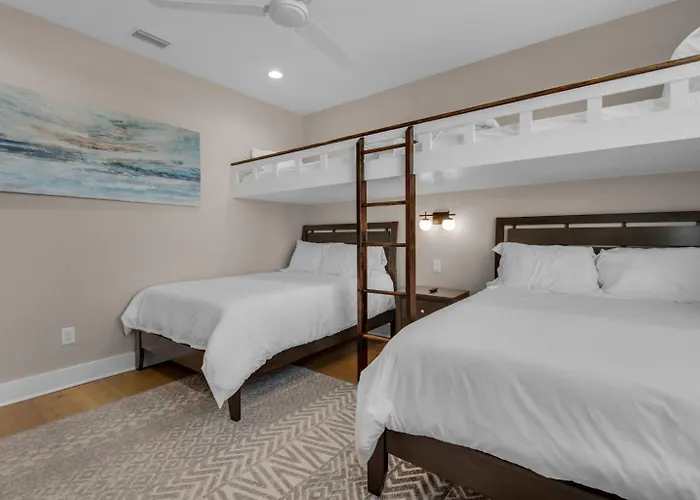 Spacious 14-guest House Pool Pickleball *