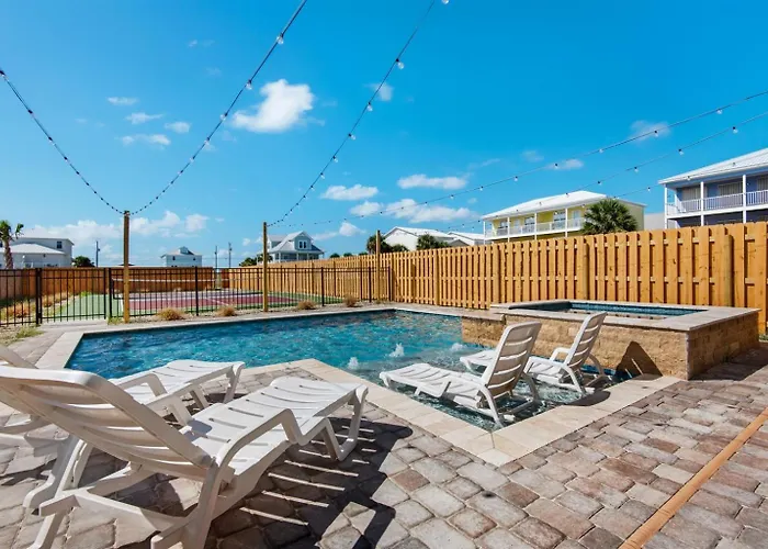 Spacious 14-guest House Pool Pickleball *