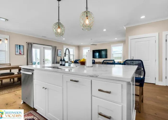 Apartment Beachside Escape W Pool, Views & Pickleball Fun