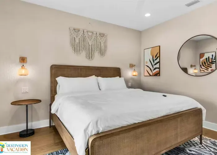Beachside Escape W Pool, Views & Pickleball Fun Apartment