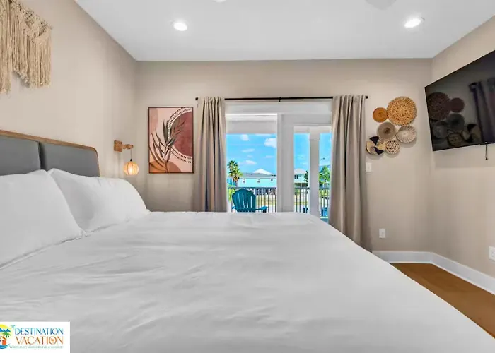 Beachside Escape W Pool, Views & Pickleball Fun Apartment Gulf Shores