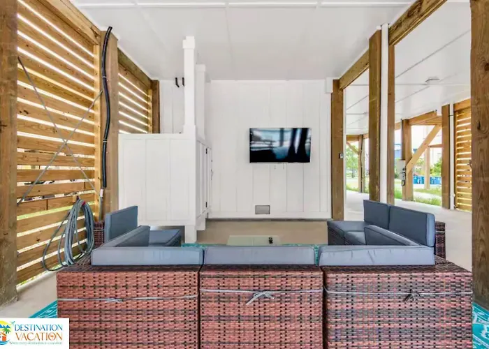 Apartment Beachside Escape W Pool, Views & Pickleball Fun