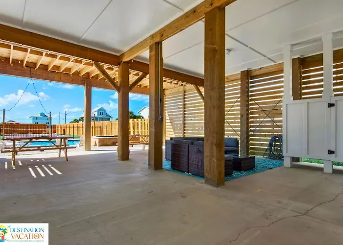Beachside Escape W Pool, Views & Pickleball Fun *